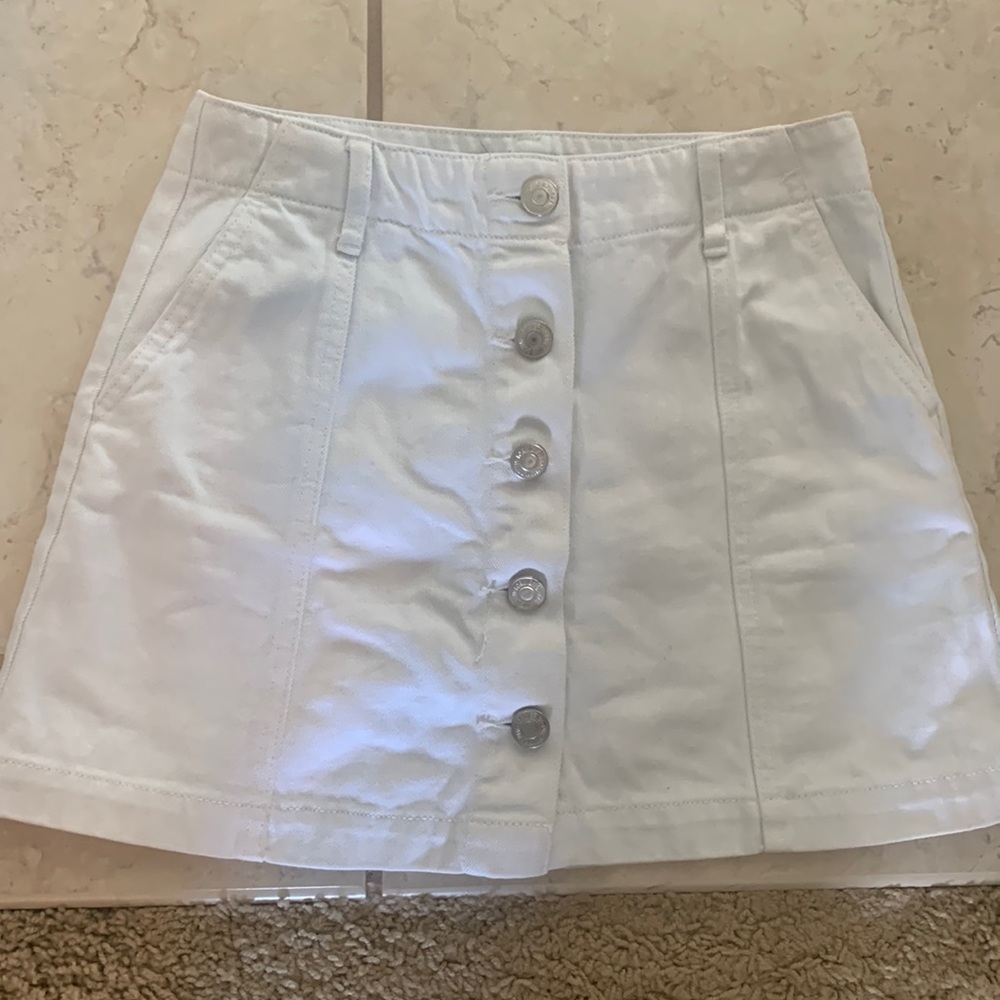 white denim skirt with pockets. forever 21 size 25. about a 0/2.